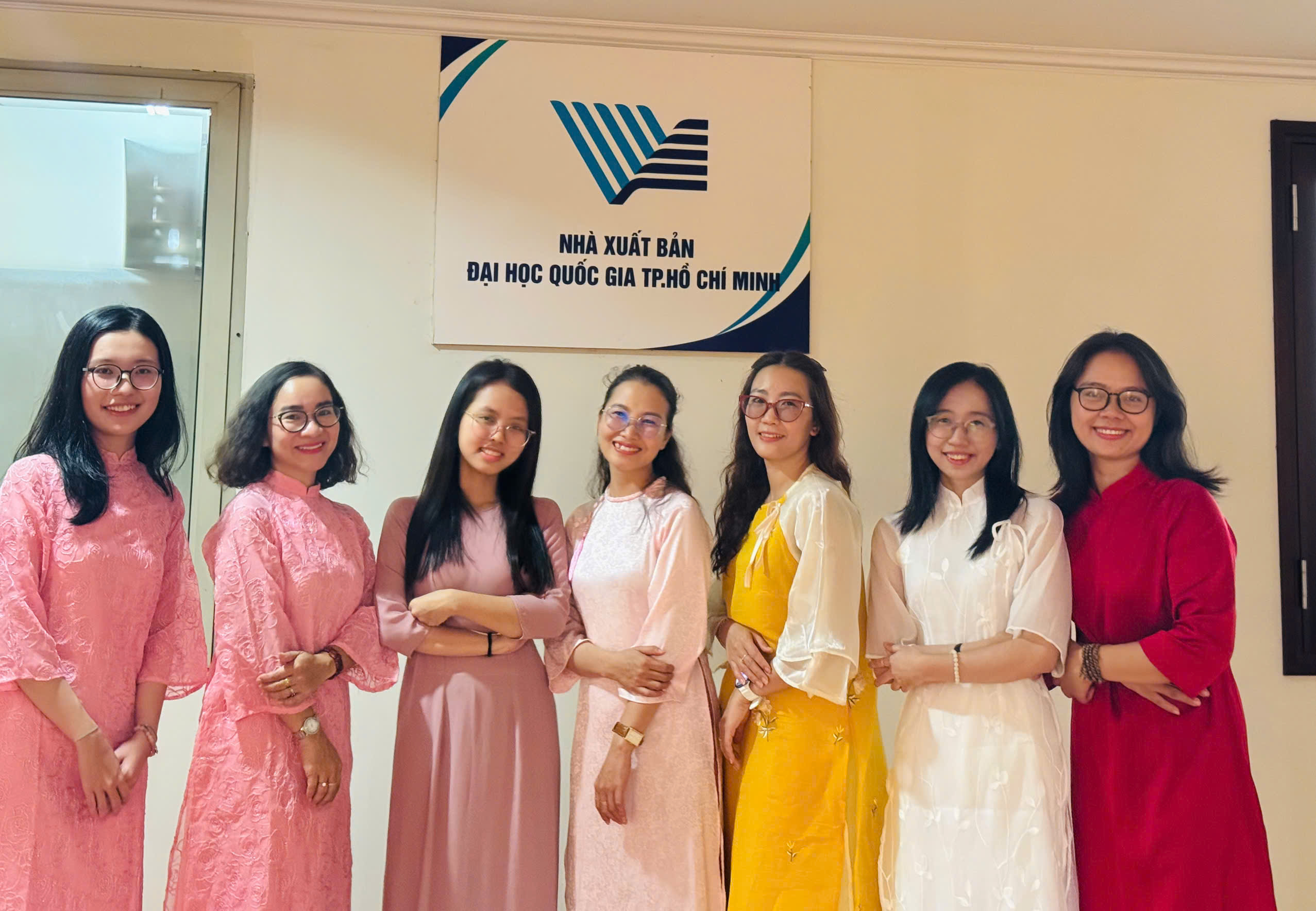 /cong-doan-nha-xuat-ban-dhqg-hcm-huong-ung-tuan-le-ao-dai-2025-n164.html